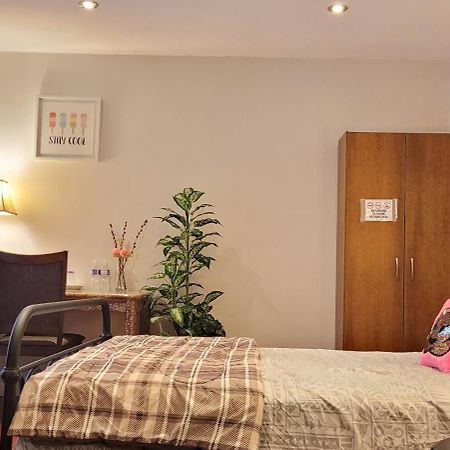 Mainfloor Spacious Room In Τορόντο Εξωτερικό φωτογραφία