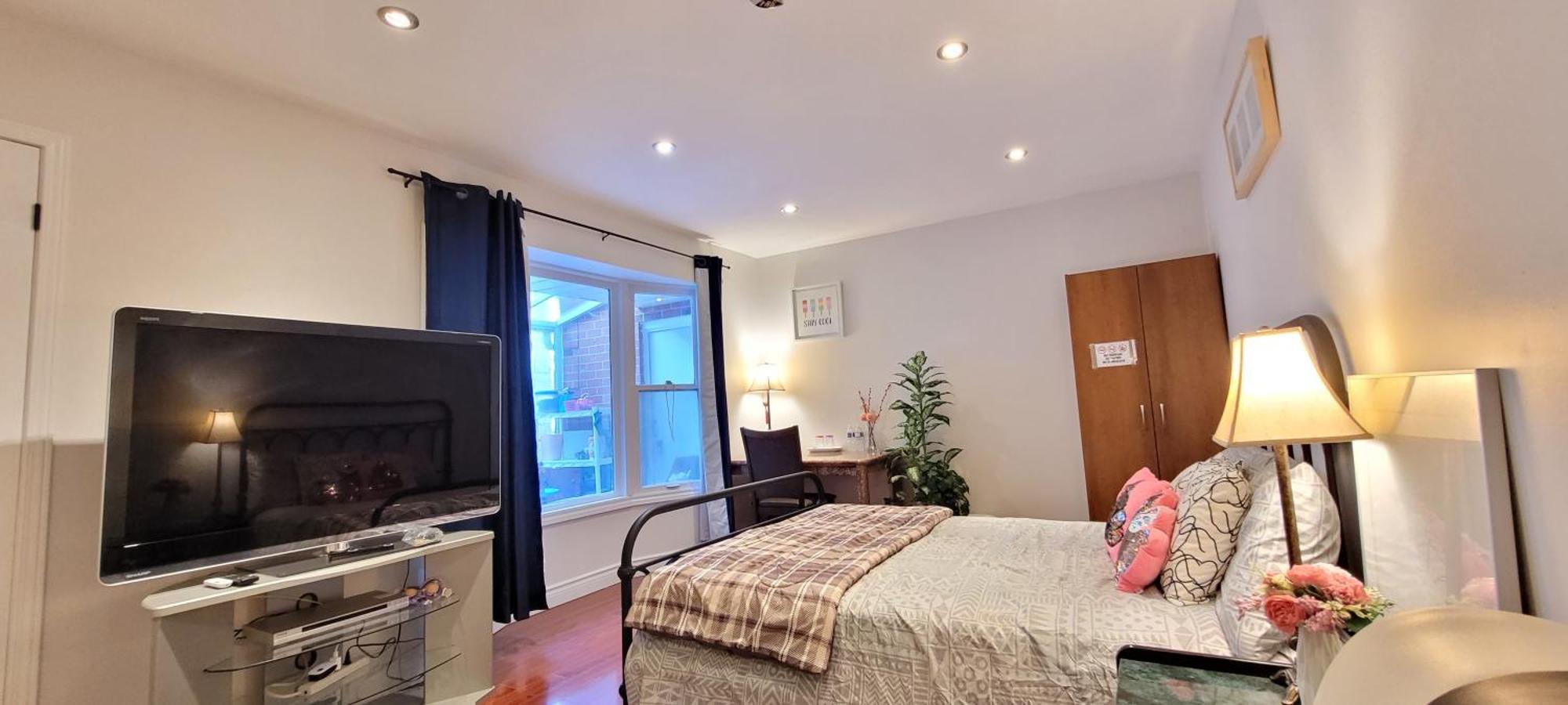 Mainfloor Spacious Room In Τορόντο Εξωτερικό φωτογραφία