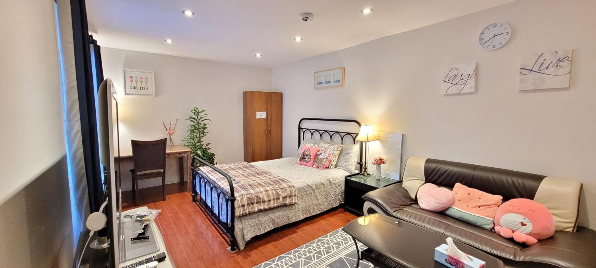 Mainfloor Spacious Room In Τορόντο Εξωτερικό φωτογραφία
